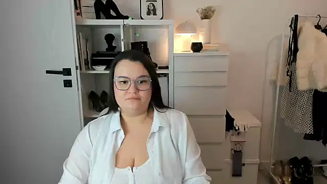 Snapshot of HollyDanceSoul chatting on 02-28-26, 08:19 HollyDanceSoul online show from 02-28-26, 08:19