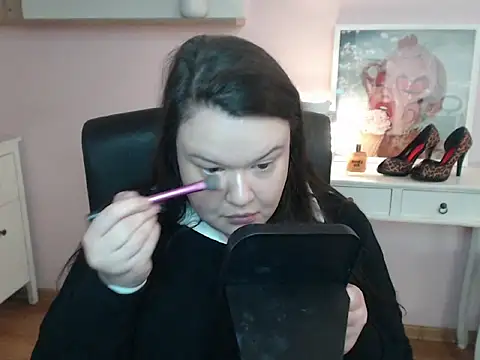 Snapshot of HollyDanceSoul chatting on 02-13-26, 05:40 HollyDanceSoul online show from 02-13-26, 05:40