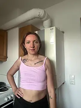 Snapshot of Marina_und_Jayden chatting on 06-19-26, 04:57 Marina und Jayden online show from 06-19-26, 04:57