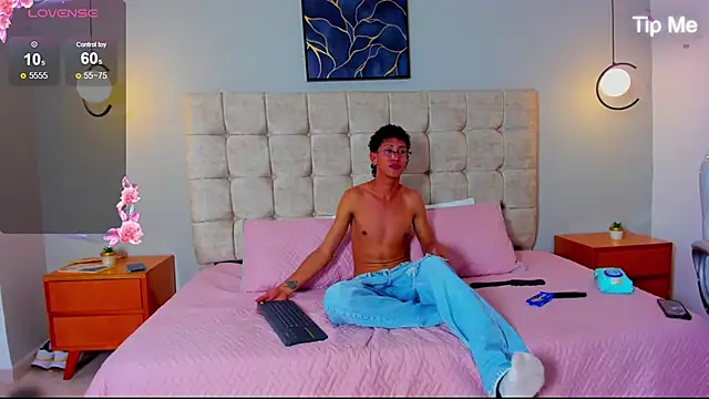 twink royale18 online show from 01-13-26, 06:01