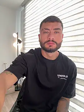 FrancoRossi  online show from 04-07-26, 12:40