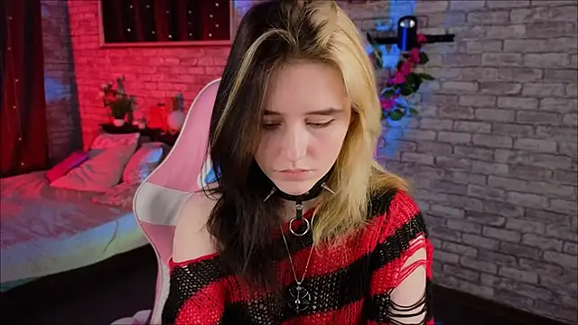 Snapshot of RubyMyst chatting on 01-11-26, 08:49 RubyMyst online show from 01-11-26, 08:49