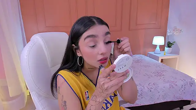 Abriil cutee online show from 05-06-26, 01:59
