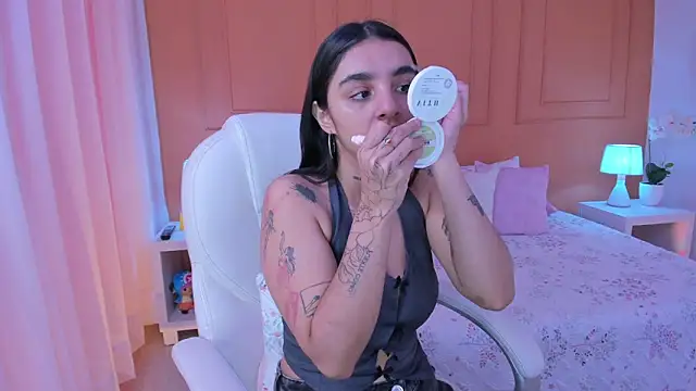 Abriil cutee online show from 05-04-26, 01:36