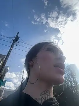 lizz lunna online show from 04-24-26, 08:22