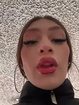 lizz lunna online show from 05-04-26, 06:11