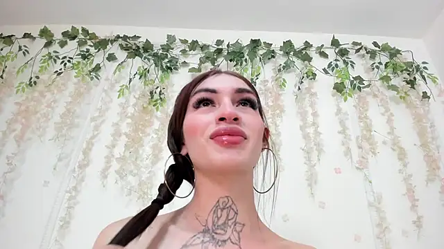 lizz lunna online show from 06-12-26, 09:23