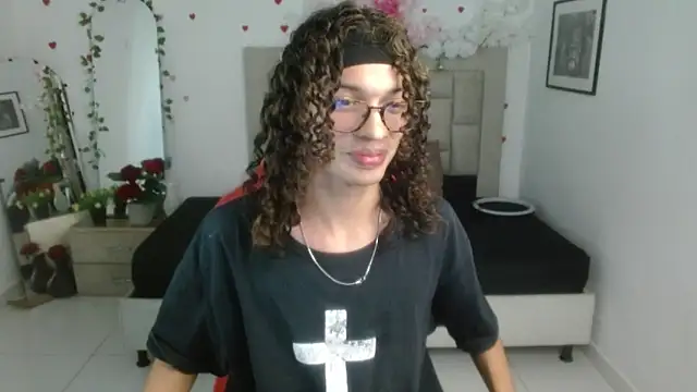 Snapshot of Axel_fox77 chatting on 06-08-26, 01:22 Axel fox77 online show from 06-08-26, 01:22
