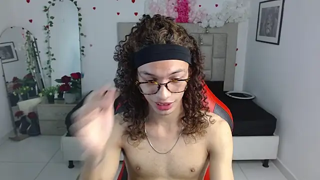 Snapshot of Axel_fox77 chatting on 06-10-26, 01:18 Axel fox77 online show from 06-10-26, 01:18