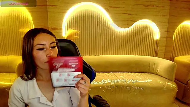 katalina r  online show from 05-06-26, 08:02