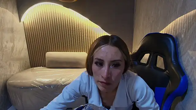 katalina r  online show from 04-06-26, 07:48