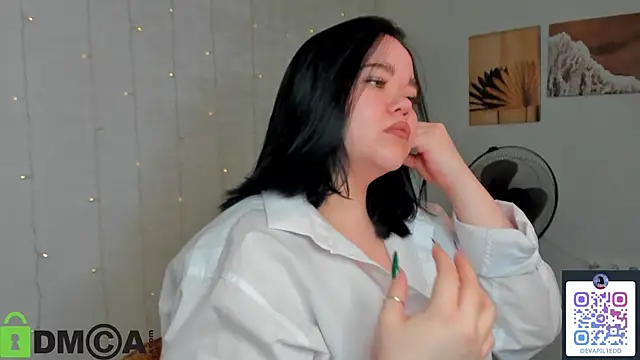 Snapshot of EvaCarrt chatting on 01-12-26, 01:12 EvaCarrt online show from 01-12-26, 01:12