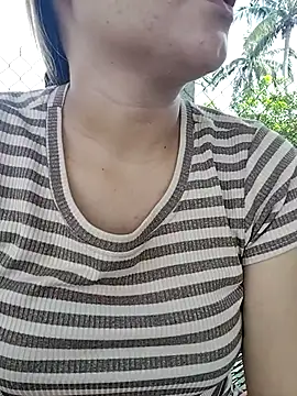 Snapshot of leona118 chatting on 06-17-26, 12:21 leona118 online show from 06-17-26, 12:21