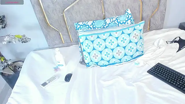 Miaaffox online show from 01-13-26, 07:56