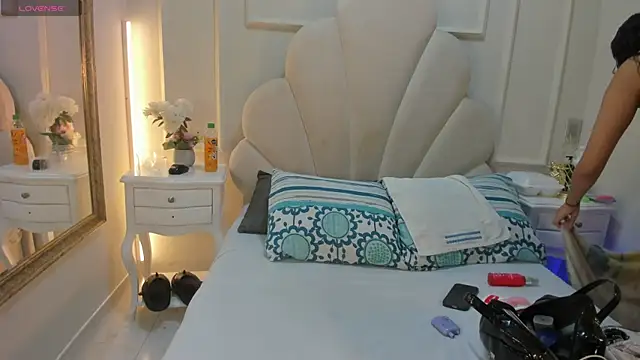 Miaaffox online show from 02-12-26, 08:08