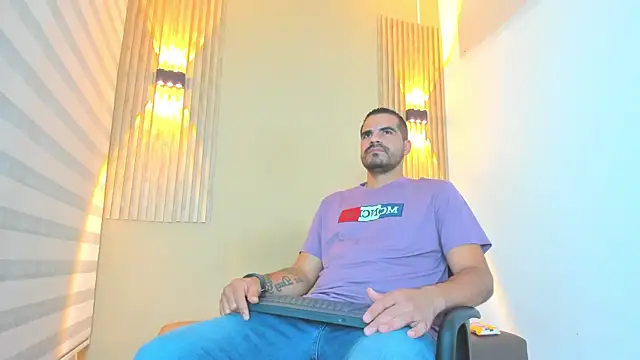 Snapshot of Arthur_howard chatting on 01-13-26, 03:54 Arthur howard online show from 01-13-26, 03:54