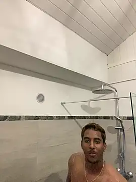 Snapshot of Axel_black10 chatting on 02-14-26, 04:40 Axel black10 online show from 02-14-26, 04:40