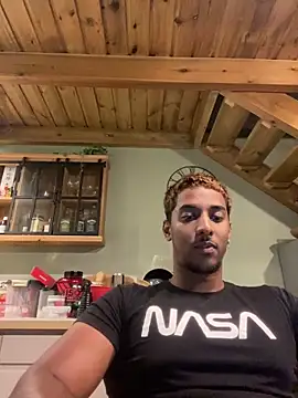 Snapshot of Axel_black10 chatting on 02-08-26, 03:21 Axel black10 online show from 02-08-26, 03:21