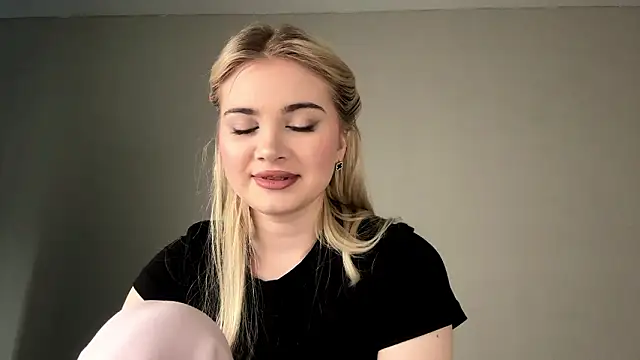 KariJarecke online show from 02-17-26, 01:08