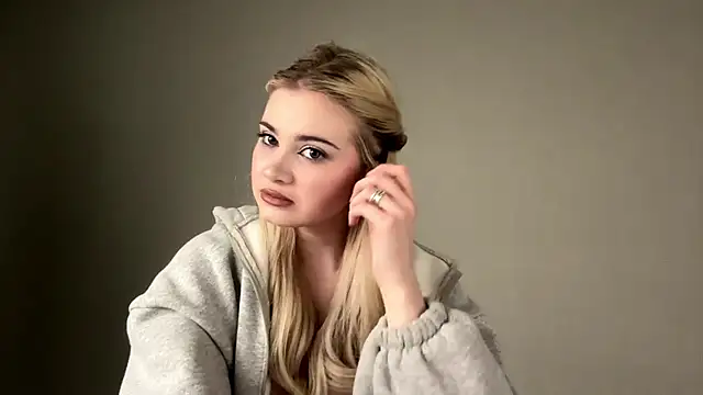 KariJarecke online show from 02-18-26, 01:07