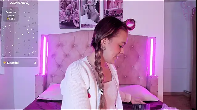 Snapshot of liaa__cutee chatting on 01-13-26, 11:14 liaa cutee online show from 01-13-26, 11:14