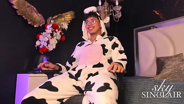 Sky Sinclair online show from 01-13-26, 03:43