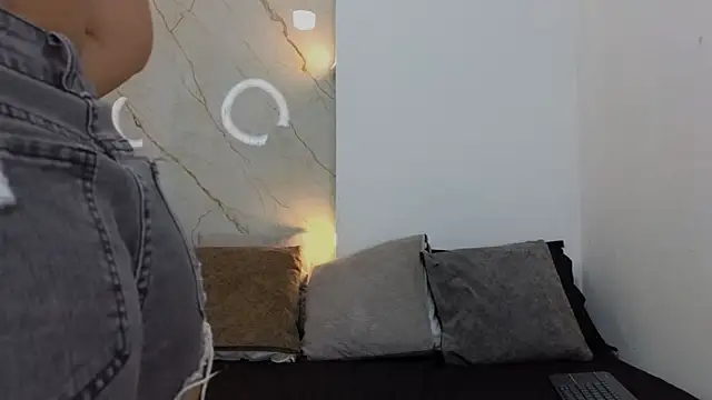 Laura Miller1 online show from 02-15-26, 03:44