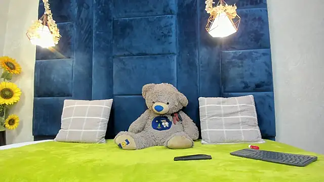 Laura Miller1 online show from 04-14-26, 08:58