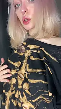 Snapshot of aka_Blonde chatting on 07-30-26, 10:36 aka Blonde online show from 07-30-26, 10:36