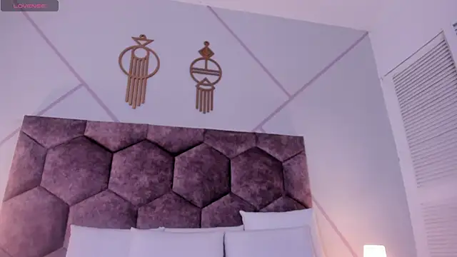 emily nova  online show from 04-05-26, 12:01