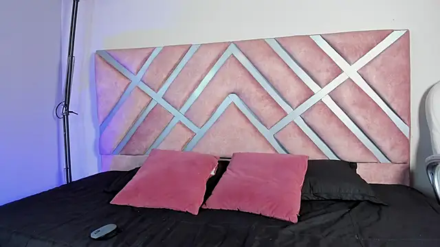 Snapshot of Lara_reynolds_ chatting on 01-16-26, 07:51 Lara reynolds online show from 01-16-26, 07:51