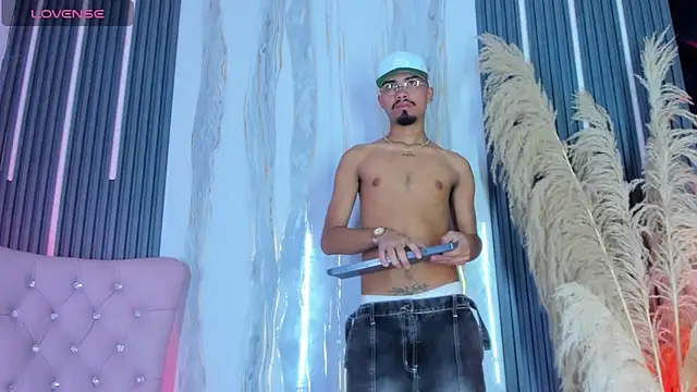 Snapshot of Baby_sexdemon chatting on 02-06-26, 08:38 Baby sexdemon online show from 02-06-26, 08:38