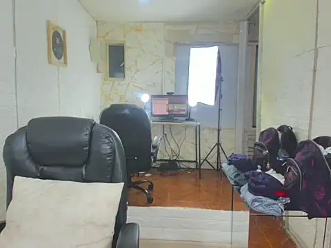 Snapshot of Betany_Grey chatting on 02-14-26, 04:13 Betany Grey online show from 02-14-26, 04:13