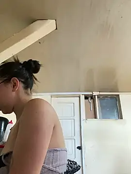 Snapshot of Shayla--broos chatting on 02-24-26, 08:21 Shayla--broos online show from 02-24-26, 08:21