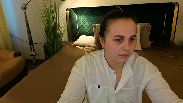 Snapshot of MikaFoxy chatting on 04-04-26, 05:14 MikaFoxy online show from 04-04-26, 05:14