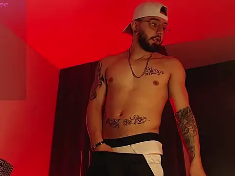 Snapshot of Axel_Stton chatting on 02-24-26, 01:45 Axel Stton online show from 02-24-26, 01:45