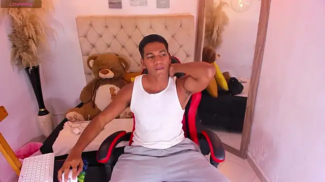 Snapshot of noah_sthone chatting on 01-19-26, 03:21 noah sthone online show from 01-19-26, 03:21