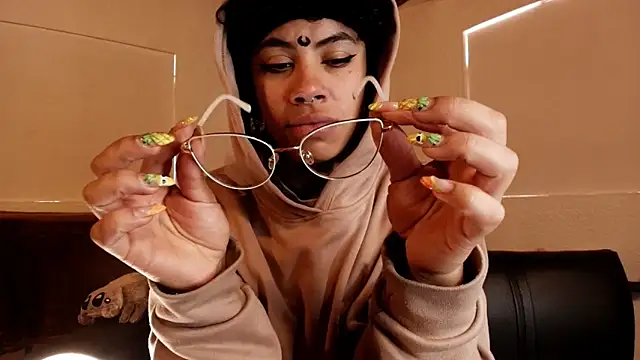 Canela Osada  online show from 02-05-26, 04:14