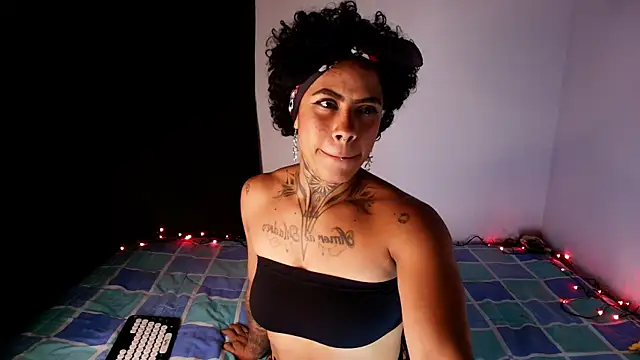 Canela Osada  online show from 04-19-26, 01:17