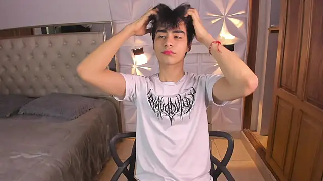 IamJuanJoc online show from 04-07-26, 03:30