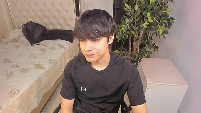 IamJuanJoc online show from 05-06-26, 03:54