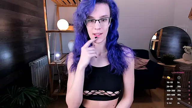 Snapshot of AuraLaunni chatting on 06-21-26, 06:41 AuraLaunni online show from 06-21-26, 06:41