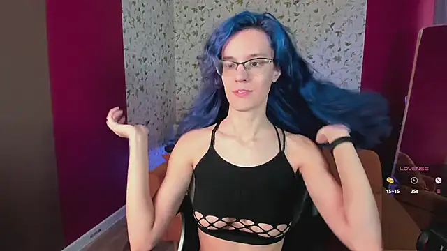 Snapshot of AuraLaunni chatting on 06-18-26, 06:56 AuraLaunni online show from 06-18-26, 06:56