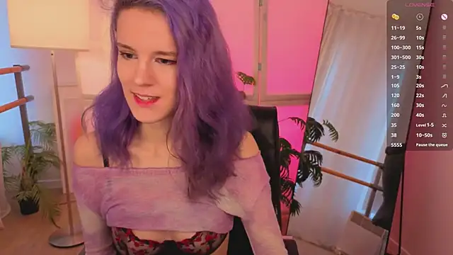 Snapshot of AuraLaunni chatting on 02-15-26, 07:09 AuraLaunni online show from 02-15-26, 07:09