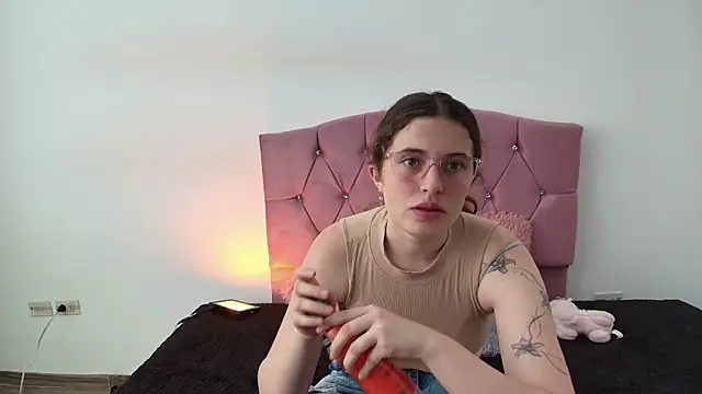 Snapshot of Cherry_Boomxx chatting on 02-20-26, 06:10 Cherry Boomxx online show from 02-20-26, 06:10