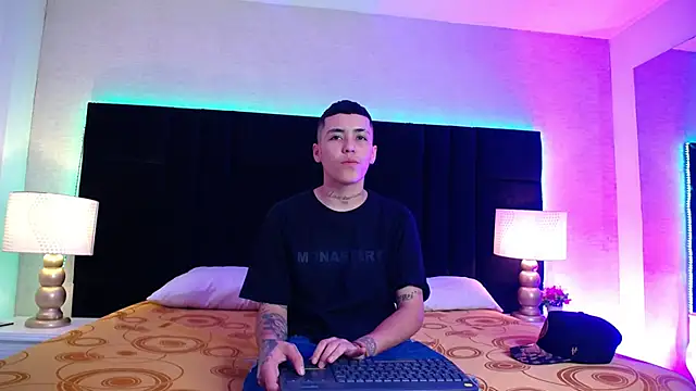 Raven Cox online show from 01-13-26, 04:49