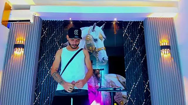 Snapshot of The_Gods_In_Diamonds chatting on 01-12-26, 03:57 The Gods In Diamonds online show from 01-12-26, 03:57