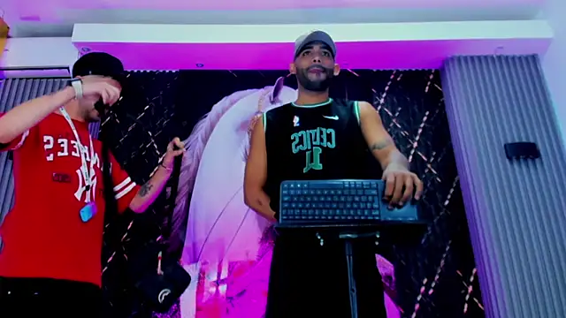 Snapshot of The_Gods_In_Diamonds chatting on 01-11-26, 04:41 The Gods In Diamonds online show from 01-11-26, 04:41