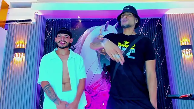 Snapshot of The_Gods_In_Diamonds chatting on 01-10-26, 06:20 The Gods In Diamonds online show from 01-10-26, 06:20