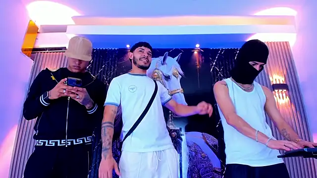 The Gods In Diamonds online show from 02-11-26, 08:09